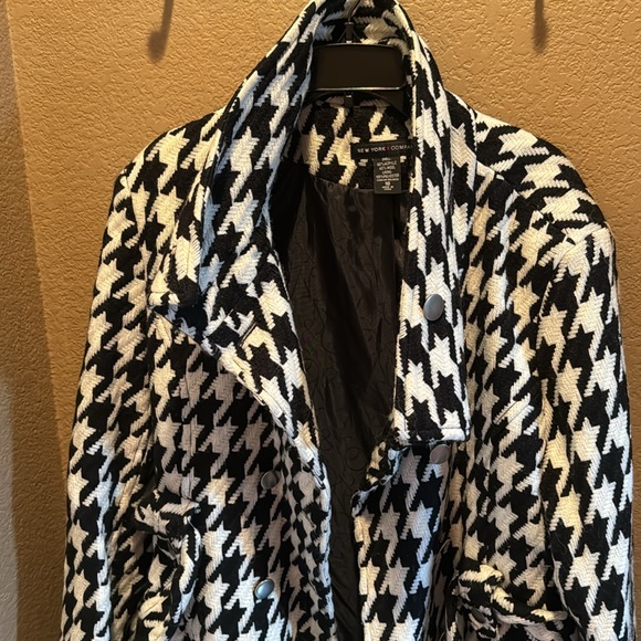 Black & White Coat - Picture 4 of 8